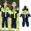 Uniformes Escolares Primarios, Atuendos de Verano y Primavera/Otoño, Uniformes de Clase Personalizados, Uniformes de Jardín de Infancia, Trajes Deportivos para Escuela Primaria y Secundaria, Artículos en Stock