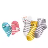 Calcetines de algodón para niños nuevos de primavera, verano, otoño e invierno, calcetines de tubo de fresa de dibujos animados rojos para niñas, estudiantes, bebés, al por mayor
