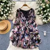 Vestido Feminino Estilo Resort à Beira-Mar com Estampa, Mangas Bufantes para o Outono, Gola Cruzada com Cinto, Saia Midi Emagrecedora e Bonita