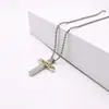 Venda quente transfronteiriça colar de aço inoxidável masculino letra simples quarto elétrico duas cores cruz pingente joias de aço titânio atacado