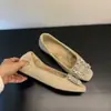 Zapatos de trabajo elegantes de estilo coreano con hebilla cuadrada de pedrería, para mujer, con plataforma interior, forro polar, punta poco profunda, para otoño e invierno