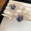 Brincos Assimétricos em Forma de Flor Gota d'Água com Agulhas de Prata e Diamantes, Toque de Luxo Leve e Sofisticado, Brincos Doces e Elegantes Vintage