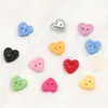 Botones de Plástico Lindos de Caramelo Coloridos Brillantes de Dos Agujeros en Forma de Corazón para Camisas, Suéteres, Cárdigans de Niños y Botones Decorativos para Ropa