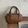 Bolso de textura tejida para mujer 2026 nuevo estilo moderno de verano tacto de alta gama bolso de mano tipo bola de boliche bolso cruzado de un solo hombro para el trabajo