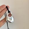 Em estoque Niche Design Sense Irregular Love Pingente Colar Feminino Luz Luxo High-end Sense Lã Corrente Clavícula Colar