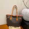 Bolsa de Tote con Estampado Retro Nueva Primavera 2026 Tendencia de Moda Gran Capacidad Casual Simple Texturizada Bolso de Hombro