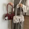 Bolsa de bolos texturizada de mano para mujer, nuevo modelo de otoño 2026, bolso de hombro y axila de moda versátil de lujo ligero