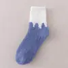 Calcetines de coral de terciopelo multicolor para mujer, engrosados, cálidos, con borde ondulado, para casa, dormir, antideslizantes, no sueltan pelusa, lindos calcetines de suelo para hombre
