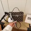 Bolso pequeño cuadrado de lunares de moda transfronterizo para mujer 2026 verano nuevo diseño de nicho bolso de mano de un solo hombro bolso cruzado para mujer