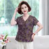 Blusa floral de manga curta para o verão da mamãe, decote V, modelagem solta, afina a silhueta, camiseta fina casual e versátil para mulheres de meia-idade e idosas