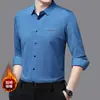 Camisa Forrada de Polar para Hombre 2024 Invierno Nuevo Estilo Camisa sin Costuras de Solapa para Jóvenes y Personas de Mediana Edad, Camisa Casual de Moda para Papá