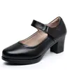 Sapato Branco com Detalhe de Grou 2026 Couro Macio Salto Médio Sapatos de Desfile de Moda Qipao Bico Redondo Salto Bloco Confortáveis Sapatos Profissionais de Trabalho Femininos Solado de Borracha Unitário