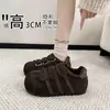 Zapatos de Entrenamiento Retro Alemanes Marrones para Mujer Aumento Invisible de Altura 3cm Velcro Suela Suave Pies No Cansados Zapatos Deportivos Casuales Estilo Primavera y Otoño