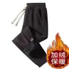 Pantalones de pana holgados para hombre para otoño e invierno, con forro polar, un diseño moderno y un estilo deportivo casual con puños elásticos