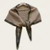 Bufanda Triangular de Lana Original Coreana Otoño/Invierno para Mujer Colorido Bloque de Color Bufanda Pequeña para el Cuello Suave Pegajosa Versátil Chal Pequeño Cálido