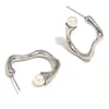 Pendientes de Acero Inoxidable Chapado en Oro de 18K con Perla C de Línea Simple, Temperamento Europeo y Americano, Diseño de Nicho, Combinan con Todo, para Mujer
