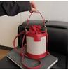 Bolso de Cubo de Mano de Color Contrastante para Mujer 2026 Nuevo Estilo Transfronterizo Moda Trendy del Sudeste Asiático Bolso Cilíndrico Bolso de Hombro Único Cruzado