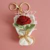 Dulce colgante de ramo tejido a mano colgante de ramo ganchillado de lana gruesa colgante creativo de bolsa de flores hecho a mano