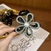 Grampo de Cabelo Shark Clip de Luxo Leve Estilo Coreano com Strass Vazado Florido para Prender na Parte de Trás da Cabeça Clip para Rabo de Cavalo Alto