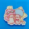 Broche de Acrílico Estrellas Gemelas Harajuku Insignia de Dibujos Animados Accesorios para Bolsos Estilo Carcasa de Teléfono DIY Lazo