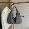 Bolso de axila holgado de gran capacidad estilo coreano, bolso tote casual de nailon ligero para mujer, bolso de mano simple y versátil para el día a día