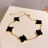 Moda Transfronteiriça Versão Alta de 15mm Banho de Cobre 16K Dupla Face Mini Flor de Trevo de Quatro Folhas Pulseira de Cinco Flores Sorte Fabricante