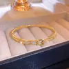 Pulsera de hebilla de herradura de diamantes completos transfronteriza, una pulsera geométrica versátil y elegante para mujer, que encarna una estética de alta gama y un accesorio de moda europeo y americano de moda