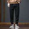 Calça de moletom de veludo cotelê grossa com forro de fleece para outono e inverno, estilo novo 2026, com cordão e punhos elásticos, calça atlética casual para homens