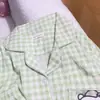 Pijama Fofo de Verão Novo Estilo Japonês para Mulheres, Shorts de Manga Curta, Roupa de Casa para Estudantes, Conjunto de Peça Externa com Urso Autodepreciativo em Xadrez