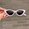 Óculos de sol infantis para meninos e meninas Óculos de sol personalizados retro triângulo olho de gato moda para bebês desfile de rua na moda óculos