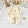 Roupas para Recém-Nascidos, Macacões Acolchoados de Outono e Inverno para Bebês de Poucos Meses, Pijamas com Abertura Lateral, Roupas Quentes de Borboleta para Proteger a Barriga