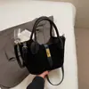 2025 Nuevo Otoño e Invierno Retro Textura Simple Versátil Portátil Bolso Cubo de Viaje Nicho de Moda Bolso Cruzado para Mujer