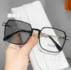 Varios Tipos de Gafas para Miopía que Cambian de Color para Hombres y Mujeres, Venta al por Mayor Transfronteriza, Gafas Fotosensibles con Filtro de Luz Azul, Gafas para Miopía Ultraligeras con Montura Grande para Mujer