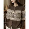 26 Cardigã de Tricô Jacquard Retrô para Mulheres, Novo Estilo Outono/Inverno, Gola Redonda, Moderno, Versátil e Adequado para o Trabalho