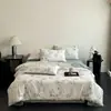Conjunto de cama de quatro peças 100% algodão, fio 40, escovado, com variedade de estampas florais, hipoalergênico e espessado para conforto, adequado para fornecimento a plataformas de e-commerce e pousadas