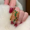 Venta al por mayor de fábrica pequeño rojo departamento material natural peligroso yang jade verde anillo de bambú s925 plata incrustado diseño pequeño fresco