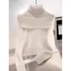 Nueva Colección Otoño/Invierno 2026: Top de Punto Asimétrico con Diseño Falso de Dos Piezas y Cuello Alto en Color Blanco Crudo para Mujer - Perfecto para Atuendos Elegantes