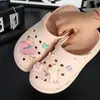 Un Juego Completo de Accesorios de Zuecos de Alta Gama con Decoraciones Desmontables de Gatitos para Niñas, Lujo Ligero DIY