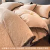 Conjunto de Cama de Luxo Acessível em Veludo Leite Quatro Peças Conjunto de Roupa de Cama de Veludo Coral com Forro de Lã Lençóis Grossos Quentes e Capa de Edredom Conjunto de Roupa de Cama Três Peças