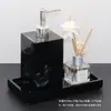 Kit de artículos de tocador de baño europeo para hotel Baño de habitación modelo Adornos de baño Botella de desinfectante de manos Botella de loción Juego de bandeja