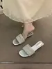 Primer Encuentro: Sandalias de cuña con pedrería de nicho francesas para mujer, para uso en exteriores, zapatos de vacaciones que aumentan la altura, verano 2026