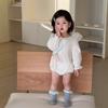 Roupas de Outono para Meninas 2025 Roupas de Outono Roupas de Bebê Estilo Coreano Roupas Infantis Macacão de Renda com Botão Aberto para Bebê