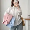 Moda Otoño 2026: Camisa de Color Caramelo con Cuello Puntiagudo Oculto, Sencilla y Artística, Top Cardigan Casual para Mujer
