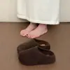 Mules Casuales Retro Otoño/Invierno Celebridad de Internet Nuevos Mocasines Cerrados Medias Pantuflas Mujer Suela Gruesa Pantuflas de Piel Mujer Uso Exterior 2026