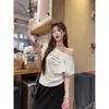 Camiseta Amarela de Algodão Puro com Manga Curta e Decote Ombro a Ombro para Mulheres, Novo Design de Nicho para o Verão 2026, Top Soltinho e Emagrecedor