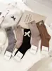 Accesorios de Invierno Estilo Nuevo Calcetines Largos Holgados de Cachemir de Doble Punto para Mujer Calcetines Largos Cálidos de Estilo Coreano Modernos con Etiquetas de Tela para Mujer