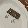 Brincos de Pendurar na Parte de Trás de Design Inspirado em Vinho de Flores Gardênia Tridimensional de Alta Qualidade Sem Furos Prendedores de Mosquito para Mulheres