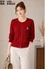 Suéter Cárdigan Bordado Yifei Twist Ocho Ositos 6388 Elegante Reductor de Edad Manga Larga Cuello Redondo Versátil Adelgazante Capa Base