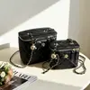 Bolsa pequena quadrada texturizada estilo coreano para mulheres no atacado, nova bolsa de ombro com corrente padrão diamante para o outono de 2026, bolsa transversal versátil de luxo leve