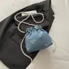 Bolso bandolera nuevo de perlas de un solo hombro de gran capacidad con lazo para cruzar el cuerpo casual dulce otoño 2026 de mezclilla y lona